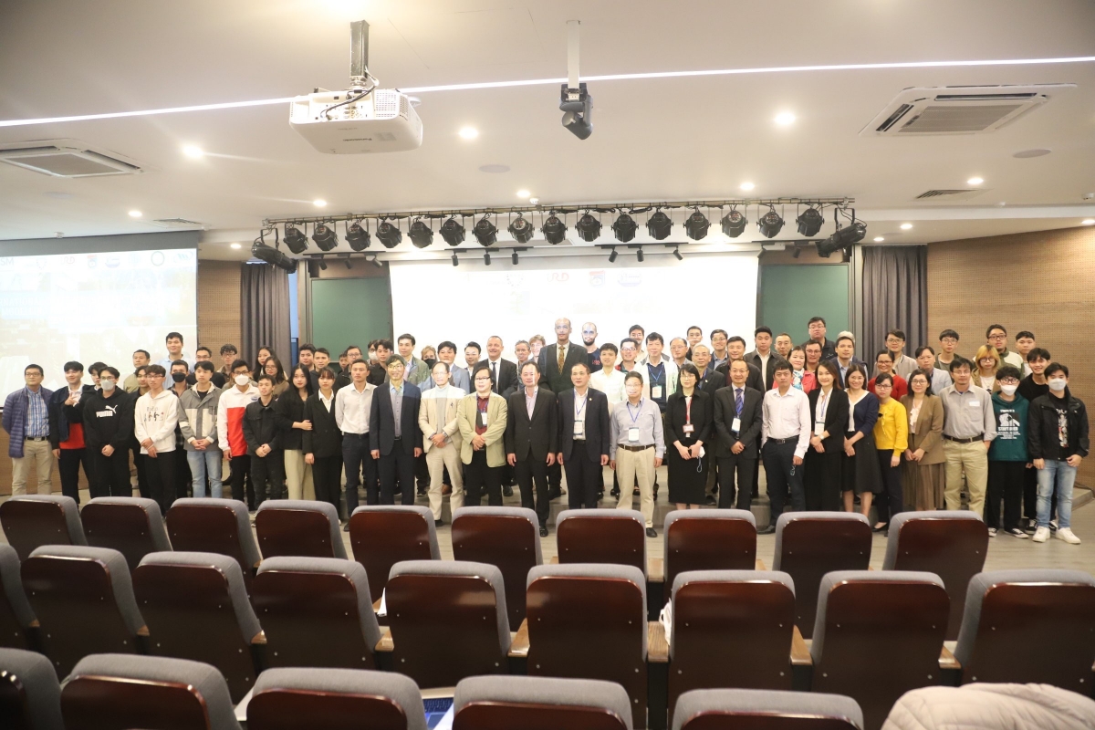 Các đại biểu tham dự Hội thảo 