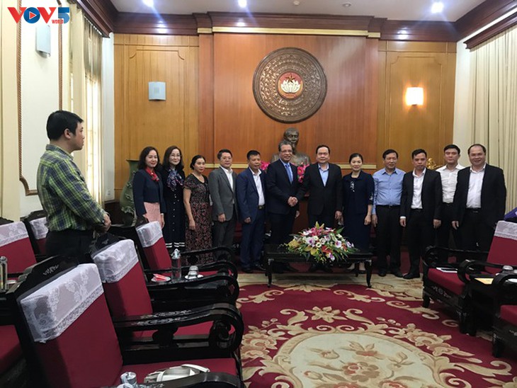 Ủy ban Nhà nước về NVNONN trao tiền ủng hộ của kiều bào tới đồng bào miền Trung - ảnh 3
