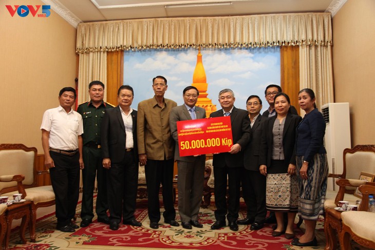 Người Việt tại Lào chung tay hỗ trợ người dân tỉnh Savannakhet khắc phục hậu quả lũ lụt - ảnh 1