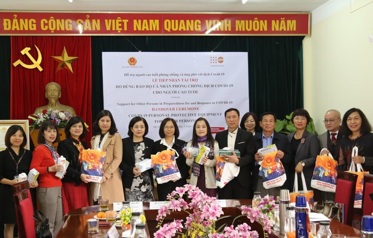 Cung cấp thiết bị bảo hộ cá nhân hỗ trợ người cao tuổi - ảnh 1