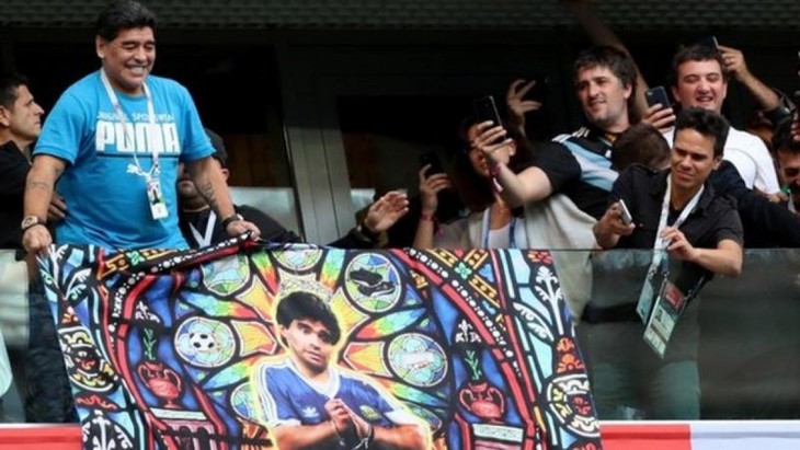 Sự nghiệp vinh quang của Diego Maradona qua ảnh - ảnh 10