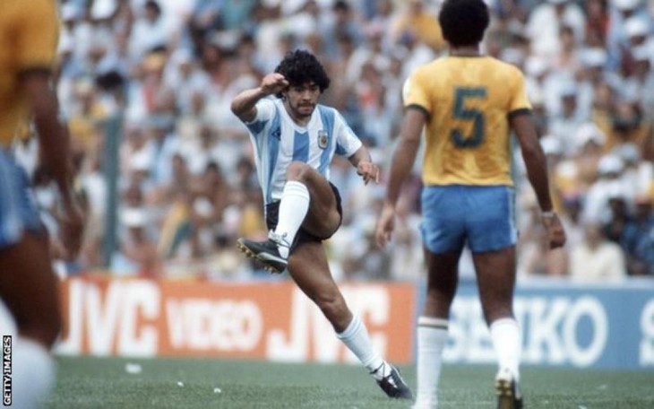 Sự nghiệp vinh quang của Diego Maradona qua ảnh - ảnh 2