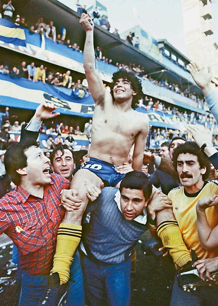 Sự nghiệp vinh quang của Diego Maradona qua ảnh - ảnh 6