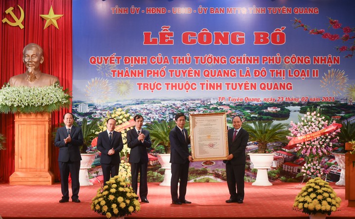 Phát triển kinh tế - xã hội hài hoà với thiên nhiên - ảnh 2