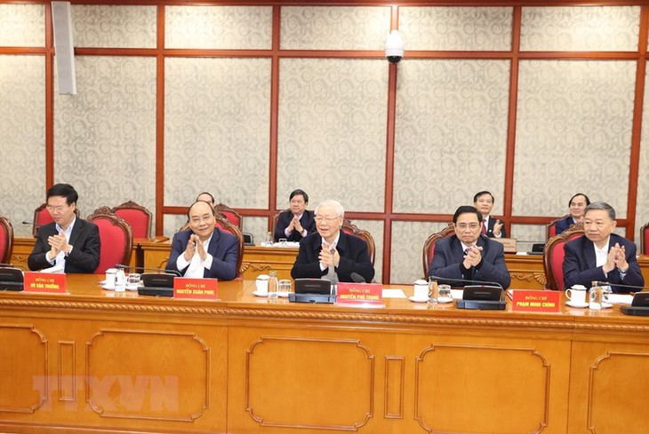 TTổng Bí thư, Chủ tịch nước Nguyễn Phú Trọng chủ trì phiên họp đầu tiên của Bộ Chính trị, ban bí thư khóa XIII - ảnh 2