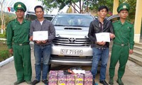 phát hiện 840 kg pháo và nhiều hàng cấm trên xe khách biển lào hình 3