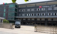 trèo thang treo cờ đón năm mới, người đàn ông ngã xuống đất tử vong hình 2