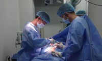 mổ cấp cứu thành công cho bệnh nhân cách ly bị áp xe ruột thừa hình 2