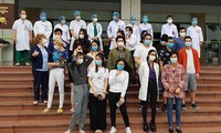 thưởng nóng bác sĩ tuyến đầu điều trị bệnh nhân covid-19 hình 2