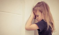 trẻ chậm nói, nói ngọng, đi khám phát hiện trẻ bị dính lưỡi hình 2