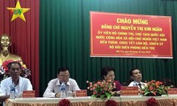 người nghèo ở lạng sơn phấn khởi vượt hàng chục cây số nhận quà tết hình 3