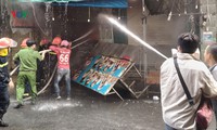 người dân bức xúc vì chợ nông thôn mới xây tiền tỷ nhưng bỏ hoang hình 3