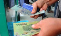 ngân hàng nhà nước yêu cầu dừng tăng phí rút tiền nội mạng atm hình 2