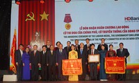 mừng 8/3 trao gửi yêu thương - ngập tràn quà tặng từ hdbank hình 3