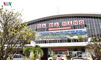 bí thư hà nội hoàng trung hải trao quà cho công nhân lao động dịp tết hình 2