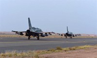 lực lượng houthi tấn công sân bay của arab saudi bằng tên lửa hình 1