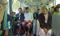 "chuyến xe yêu thương" ấm lòng người bệnh ung thư hình 2