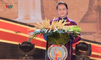 chủ tịch quốc hội dâng hương tưởng nhớ anh hùng liệt sĩ bến tre hình 3