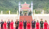 ông phạm minh chính trao quà tết cho hộ nghèo, gia đình chính sách ở điện biên hình 3