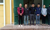 tạm giữ 21 đối tượng vì đánh bạc bằng bài cào hình 2
