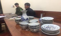 đến chơi nhà bạn tiện tay "chôm" 4 đồng hồ đeo tay hình 2
