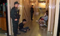 tạm giữ 34 đối tượng nghi sử dụng ma túy trong quán karaoke hình 2