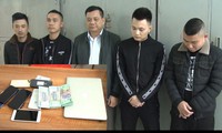 phá sòng bạc trong chòi lá, tạm giữ hàng chục đối tượng hình 2