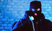 "dính bẫy" cầu thủ bóng đá, một phụ nữ mất cả trăm triệu đồng hình 2