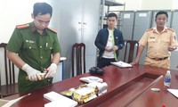 bắt giữ 3 đối tượng mua bán trái phép 2kg ma túy đá tại mộc châu hình 2