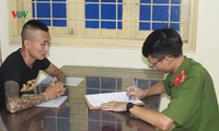mượn điện thoại tài xế xem ôm gọi cho gia đình rồi chiếm đoạt hình 2