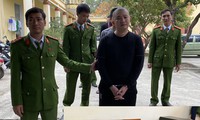 triệt phá ổ bạc lớn, tạm giữ 33 đối tượng và 2 khẩu súng hình 3