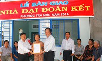 tết ấm áp trong những ngôi nhà "đại đoàn kết" nơi biên viễn hình 4