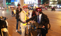 người đàn ông bị xử lý nồng độ cồn không phải người của bộ giáo dục hình 2
