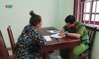 khởi tố chủ quán hành hung nữ nhân viên vì không tiếp khách hình 2