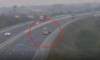 clip: xe bán tải biển ninh bình đi lùi 500m trên cao tốc hà nội-hải phòng hình 2