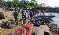 đã tìm thấy 2 thi thể nạn nhân vụ lật thuyền trên sông thu bồn hình 3