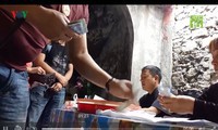 lễ hội chùa hương cấm xuồng đò lắp động cơ hoạt động trên suối yến hình 2