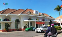 hành khách xếp hàng đổi, trả vé tại ga quảng ngãi hình 3