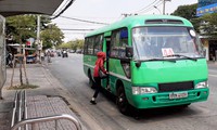 đình chỉ 15 ngày với lái xe và nhân viên xe bus ở đà nẵng đuổi khách giữa đường hình 2