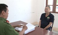 công an khám xét công ty bất động sản nam thị hình 2