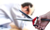 bé trai 13 tuổi suýt bị hoại tử của quý vì đeo nhẫn hình 1