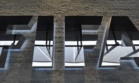 "messi thái" muốn thức sức ở trơi âu, thích chơi điện tử hơn là làm hlv hình 2
