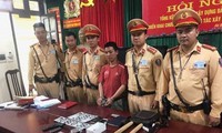 công an hà nội liên tiếp bắt nhiều tài xế tàng trữ súng quân dụng hình 3