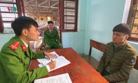 trưởng ban dân vận huyện ủy bị xịt hơi cay và bị cướp vali hành lý hình 2