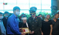 truy tặng "huân chương dũng cảm" cho đại úy sầm quốc nghĩa hình 2