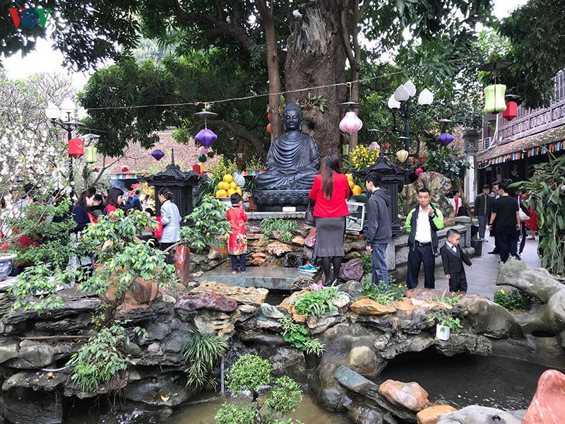 nguoi ha noi du xuan, le chua dau nam moi hinh 9