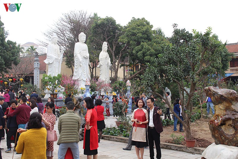 nguoi ha noi du xuan, le chua dau nam moi hinh 13