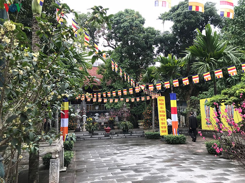 nguoi ha noi du xuan, le chua dau nam moi hinh 1
