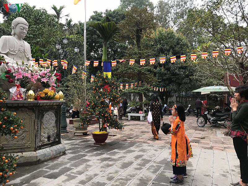 nguoi ha noi du xuan, le chua dau nam moi hinh 2