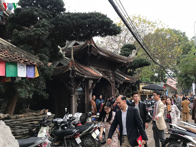 nguoi ha noi du xuan, le chua dau nam moi hinh 7